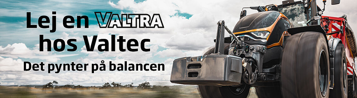 Valtra traktor, der kører på mark med teksten "Lej en Valtra hos Valtec"